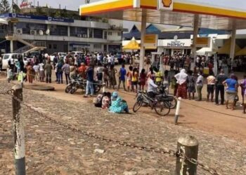Chaos as scores besiege MTN, Vodafone offices over SIM-card re-registration