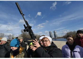 Business boom at Kyiv gun shops as Ukrainians rush to buy arms