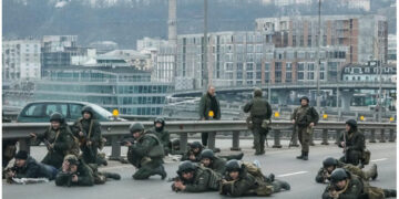Photos: Ukrainian soldiers take position inside capital city Kyiv