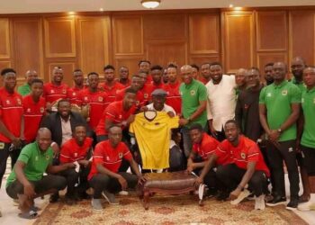 Asante Kotoko visit former president J. A Kuffour ahead of Super Clash