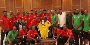 Asante Kotoko visit former president J. A Kuffour ahead of Super Clash