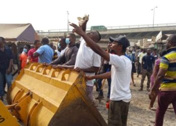 Video: Circle traders clash with taskforce over  Operation Clean Your Frontage