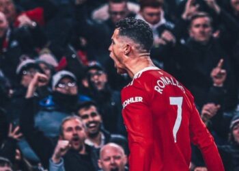 Ronaldo hattrick in return as United beat Spurs