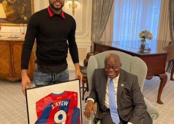 Jordan Ayew presents jersey to President Akufo-Addo in London