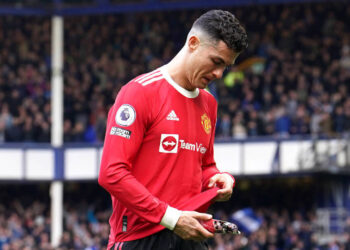 Manchester United investigating Cristiano Ronaldo fan incident following Everton defeat