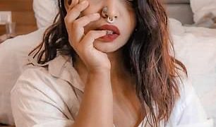 Blogger set to marry herself