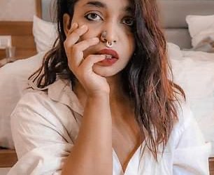 Blogger set to marry herself