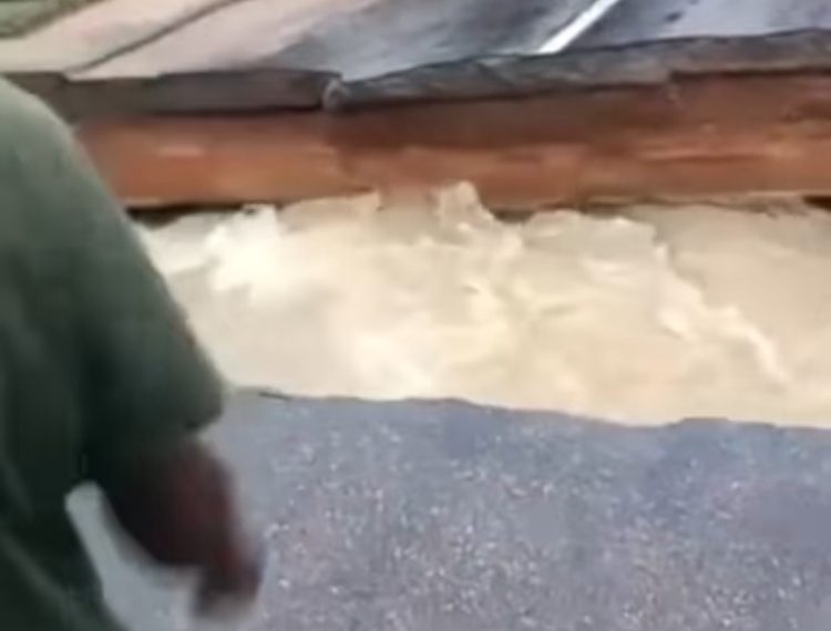 Video: Major road leading to Jukwa divided by flood