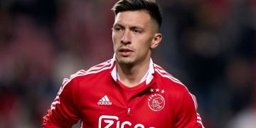 Manchester United agree Lisandro Martinez deal with Ajax worth £45m