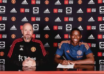 Manchester United sign Tyrell Malacia