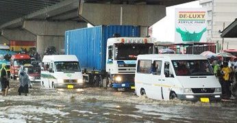 Video: Flood trap passengers in Accra for  three hours
