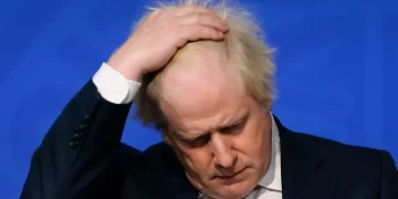 Unwise for Johnson to retain power while successor chosen – Former PM