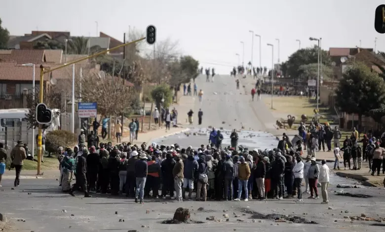 South Africa: two dead in anti-cost-of-living protest