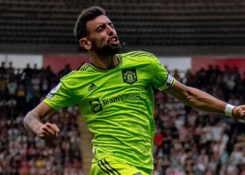 Bruno Fernandes’ fine volley gives Erik ten Hag first away win