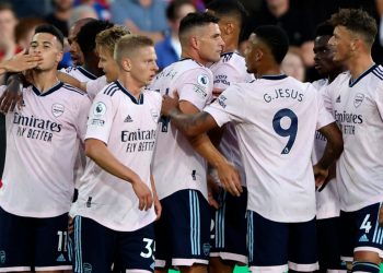 Arsenal too strong for Palace on opening night