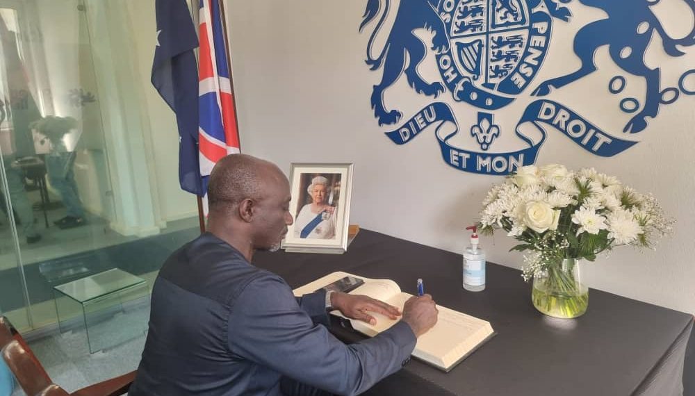 Director-General of SIGA signs book of condolence – Queen Elizabeth II