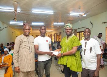 Yagaba/Kubori MP Mustapha Ussif gives educational scholarship to 200 students