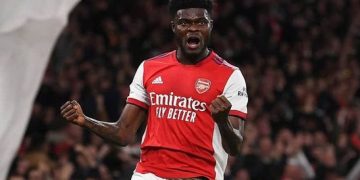 Premier League: Arsenal beat 10-man Tottenham to go four clear