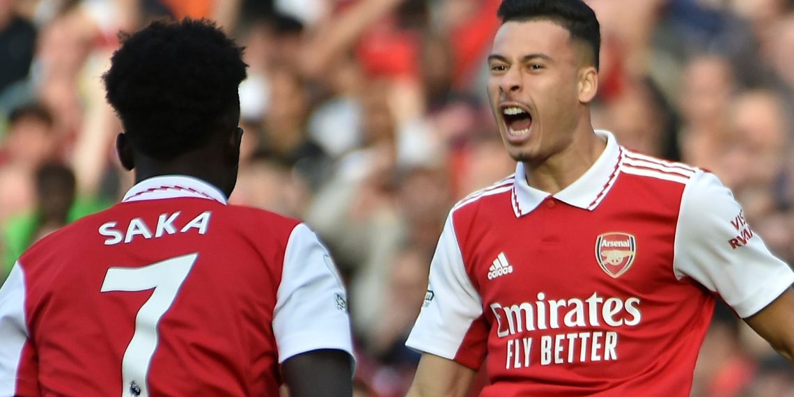 Arsenal beat Liverpool to go top of Premier League