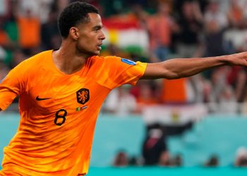 World Cup: Late goals give Dutch victory over Senegal