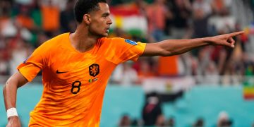 World Cup: Late goals give Dutch victory over Senegal