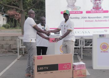 Sports Journalist, Ekow Asmah presenting prizes to Happy Sports Quiz winner, Edem Kpozo