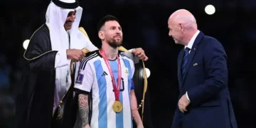 What is a Bisht? The black cloak Messi wore to lift the World Cup trophy