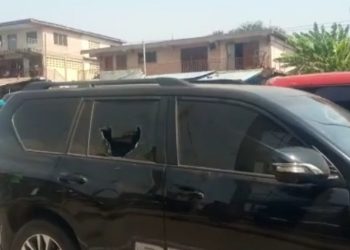 Armed robbers shoot Chinese woman at Caprice, Police chase suspects