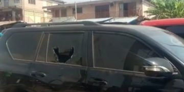 Armed robbers shoot Chinese woman at Caprice, Police chase suspects