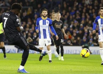 Premier League: Arsenal beat Brighton to move seven points clear