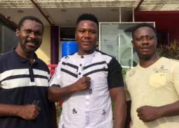 Boxer Dodzi Kemeh teams up with Green Sports Academy
