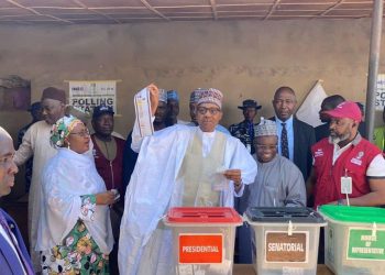 #NigeriaElections2023: Prez Buhari votes in Daura, showed his ballot paper to public