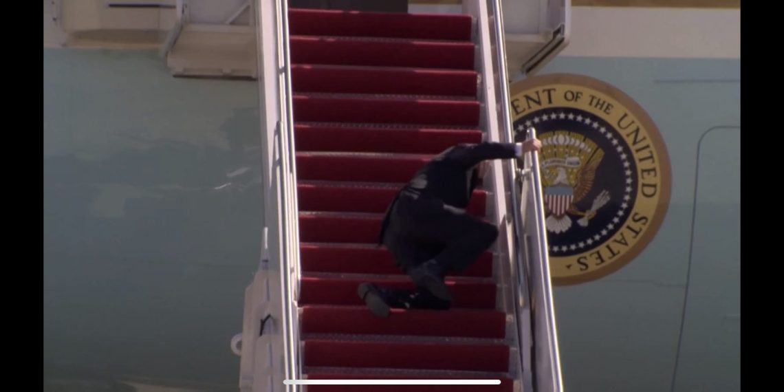 WATCH: Biden falls while boarding Air Force One, netizens question his ‘health’