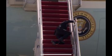 WATCH: Biden falls while boarding Air Force One, netizens question his ‘health’