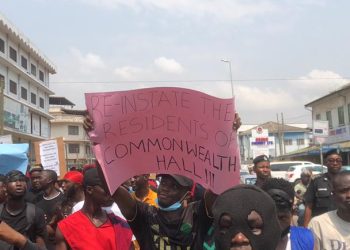 ‘Ya Br3 Mo’ Demo: UG students paint Accra red over residential policy [Photos]