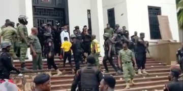 Video: UG students clash with police over university failure to respect court order