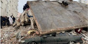 Earthquake in Turkey kills over 1,700 people 