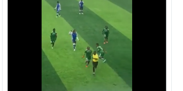 Video: Female footballers chase and beat male referee for not awarding a penalty