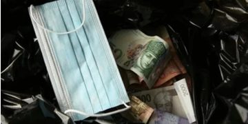 Video: Factory worker finds 35 million in trash bag, gives it to police