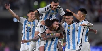 Lionel Messi reaches 800 career goals with stunning free-kick for Argentina