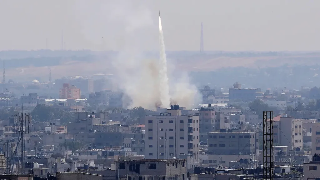 Palestinian militants fire rocket into Israel just hours after agreeing to cease-fire