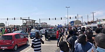 Faulty Traffic Lights: Residents clash with Police over Banyard-Awoshie highway block
