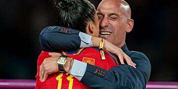 Spanish FA president Luis Rubiales refuses to resign