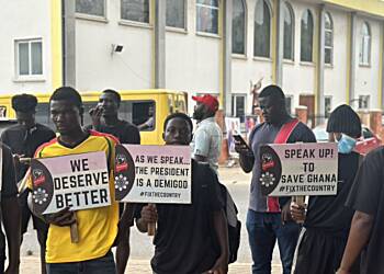 Protestors of #OccupyJulorbiHouse