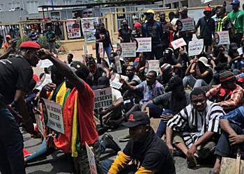 #OccupyJulorbiHouse: Police mount blockade to prevent protestors access to Jubilee House