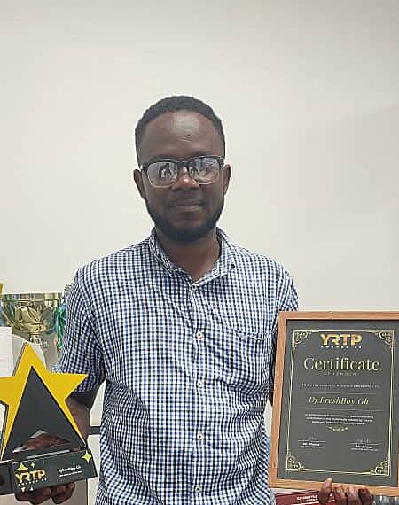 Happy98.9FM’s DJ Freshboy emerges Radio DJ of the Year at Young Radio and Television Personality Awards(YRTP)