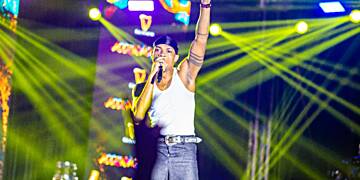 Kidi, Camidoh, and More thrill at Guinness Accravaganza 2023 The Untamed Empire was set ablaze with a fervour that only the Guinness Accravaganza could ignite. It unfolded as a magnificent symphony, weaving together the realms of art, music, food, football and fashion into a captivating experience. The event aimed to celebrate and ignite the creative talents spanning various domains to enhance the cultural richness and creative excellence of Ghana. The Guinness Accravaganza is also in line with Guinness’ core belief that ‘Black Shines Brightest’ in every exciting facet in the life of Ghanaian consumers of this much-loved beer. The evening was primed with a collective mural experience, EPL live matches, Paint and Sip and back to back music with DJ performances. Niashun, whose soulful voice resonated through the crowd set the tone for an unforgettable journey through music. Lali x Lola followed, their harmonious duets weaving a spellbinding narrative that captivated every soul present. Their voices painted vivid emotions, intertwining with the rhythm of the night. The crowd's energy surged with DJ Lord with the genius touch of Kojo Manuel. They worked their magic on the turntables, curating a playlist that transcended genres. From the infectious beats of Afrobeats to the nostalgia of 90s Pop, every note and rhythm was meticulously chosen to keep the audience on their feet, dancing and grooving in unison. Incredible Zigi and his crew left the audience in a state of awe with their electrifying moves. Each step, each leap, and each twist told a story of passion and dedication. The crescendo of the night was reached when the major artists graced the stage. First, it was Maya Blue, whose powerful vocals and stage presence commanded attention. Her performance was a mesmerizing fusion of art and emotion, leaving the crowd breathless in her wake. Ayigbe Edem, a true legend in Ghanaian music, followed suit, bringing his unique blend of traditional and contemporary sounds. The Accravaganzas reveled in the rich tapestry of his music, connecting with the deep-rooted cultural beats that pulsed through each note. Lyrical Vibes took the stage, delivering lyrical poetry that transcended words. Her verses were not just songs; they were stories, tales of life, love, and the human experience, leaving a profound impact on the audience. Camidoh, with his signature style, took the crowd on a journey through his hits, weaving stories of love and passion. His energetic performance had everyone singing along, creating an atmosphere of unity and celebration. And then, the night reached its zenith as Kidi, one of Ghana's most beloved artists, stepped into the spotlight. The roar of the crowd was deafening as he launched into his chart-topping hits. The energy was palpable, and Accra seemed to vibrate with the collective euphoria of the Accravaganzas. Kidi's artistry and charisma were on full display, and his performance was nothing short of spectacular. In the end, it was an evening where artiste performances had painted the canvas of the night with strokes of brilliance, leaving an indelible mark on the hearts of Accravaganzas and ensuring that the Guinness Accravaganza would be a celebration of artistry like no other for December 2023 and years to come.