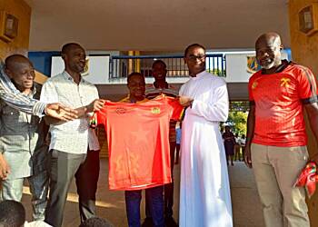Kaysports gives to OWASS NSMQ Team for impressive showing