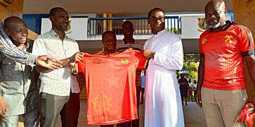 Kaysports gives to OWASS NSMQ Team for impressive showing