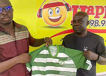 GPL side Bofoakwa Tano donate replica jersey to Happy FM’s Odiasempa Kwame Oware